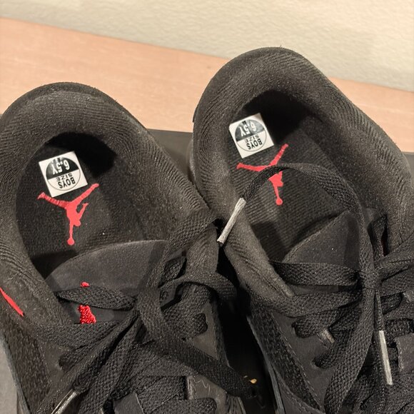 JORDAN FLIGHT COURT (GS) BLACK/VARSITY RED NOIR/VARSITY ROUGE  Like new! Worn on - Picture 3 of 6